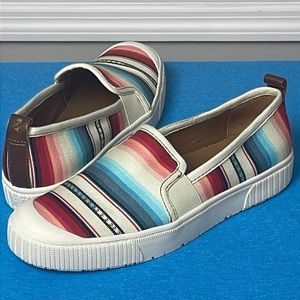 EUC Zodiac Ciara Women’s Slip-On Canvas Sneakers Size 9M
